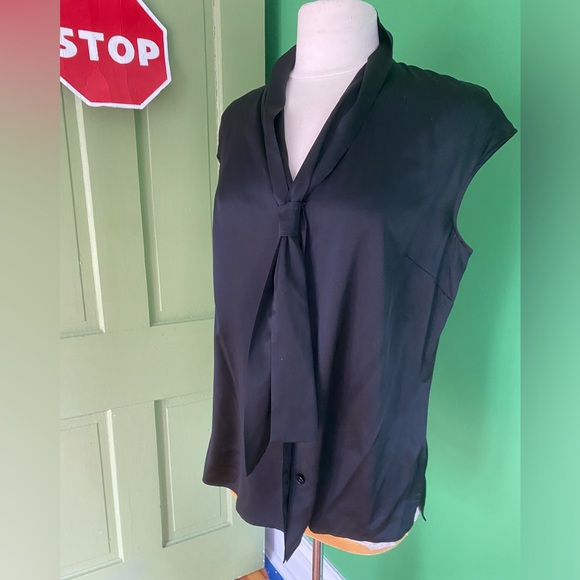 St. John Tops - St John 100% silk black sleeveless top